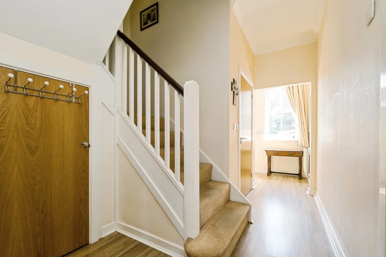Monarch Way, Ilford, IG2, photo 12