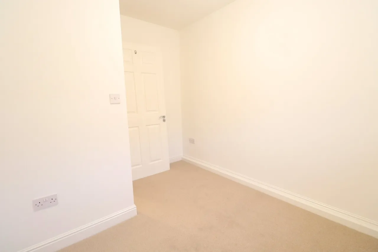 Rialto Court, Rodley, LS13, photo 8