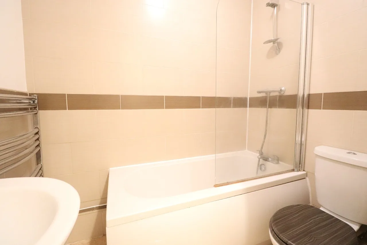 Rialto Court, Rodley, LS13, photo 4