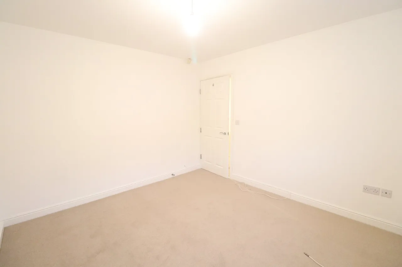 Rialto Court, Rodley, LS13, photo 5