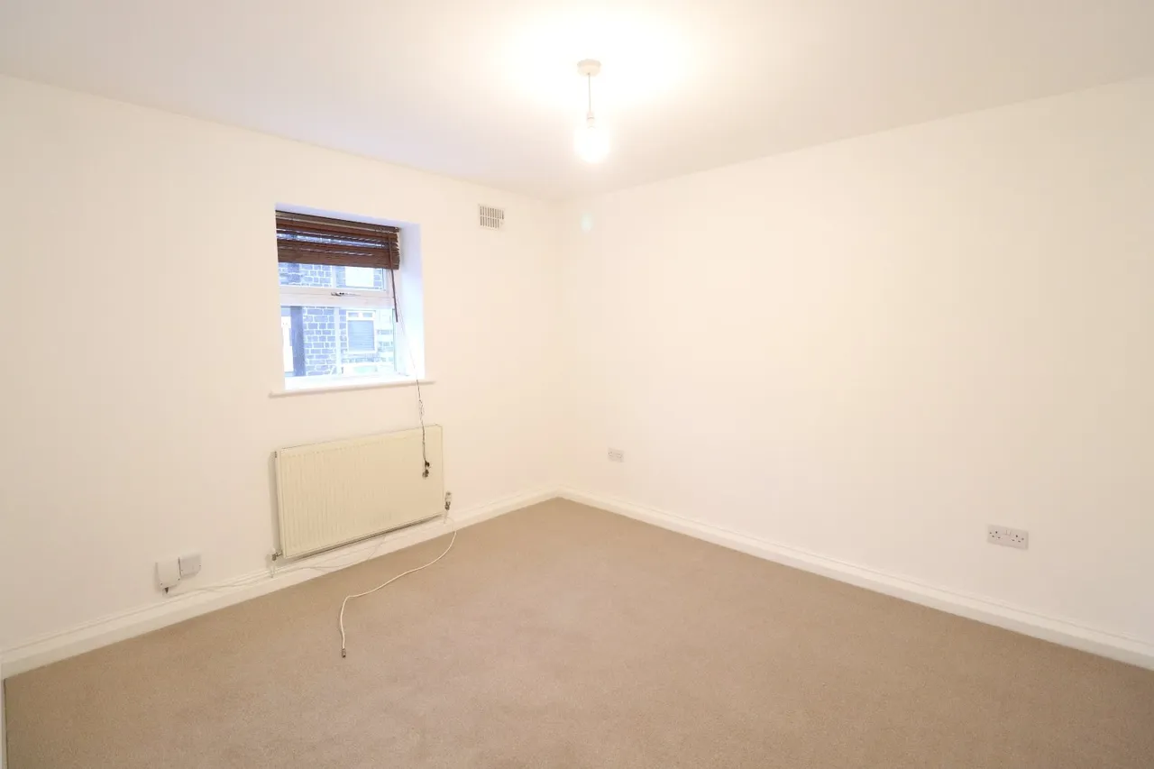 Rialto Court, Rodley, LS13, photo 6