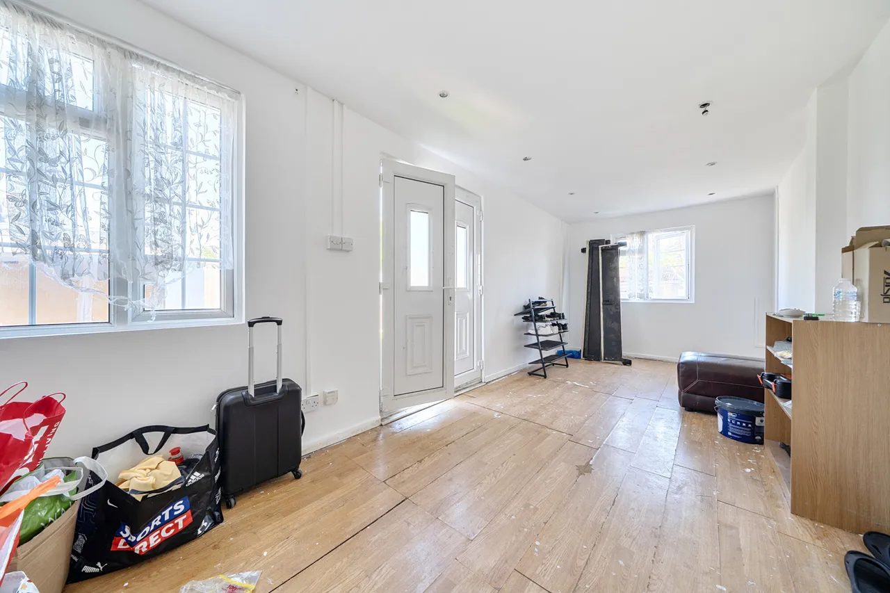 Nicholls Avenue, Hillingdon, UB8, photo 12