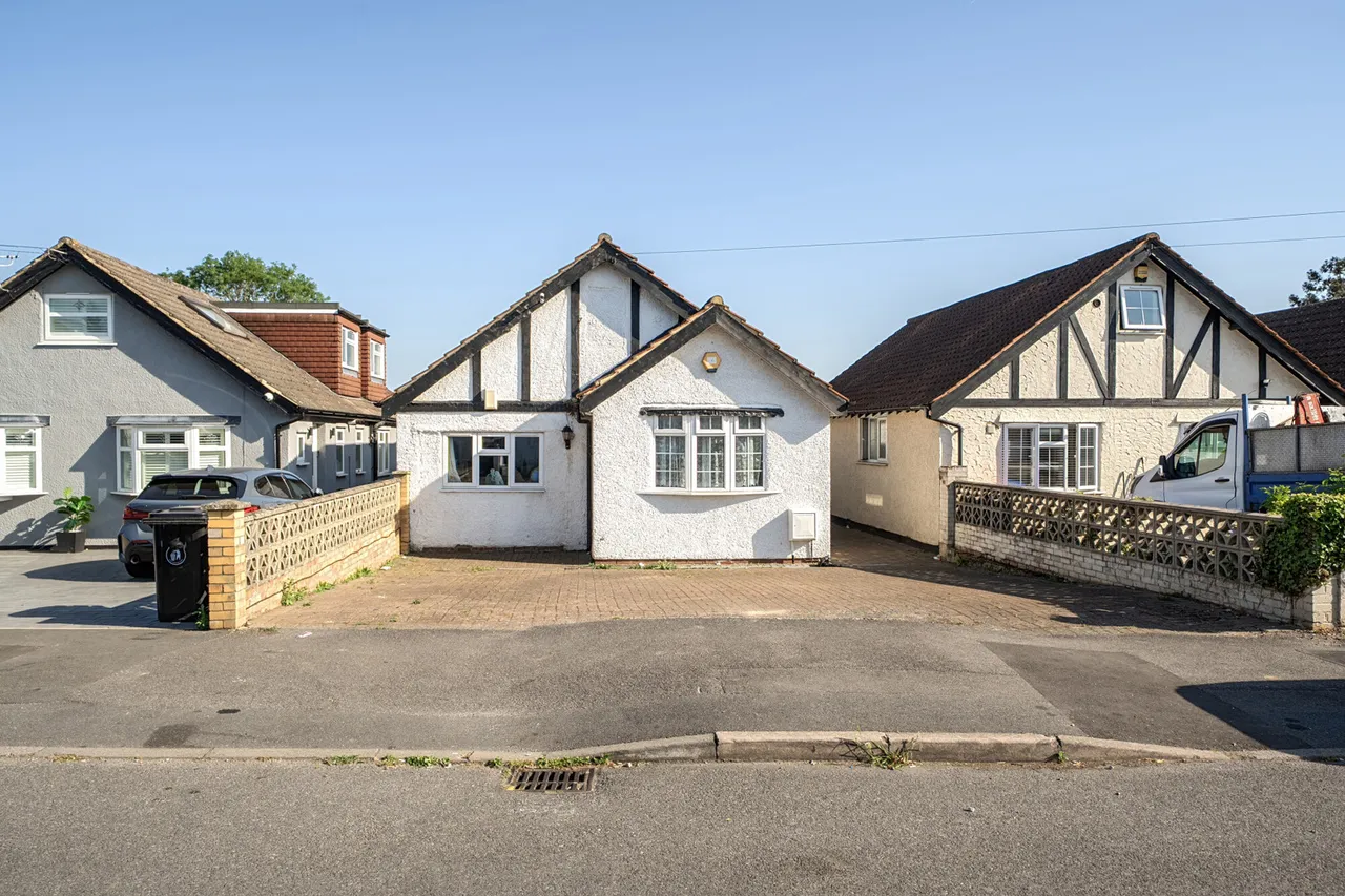 5 bed house for sale, Nicholls Avenue, Hillingdon, UB8