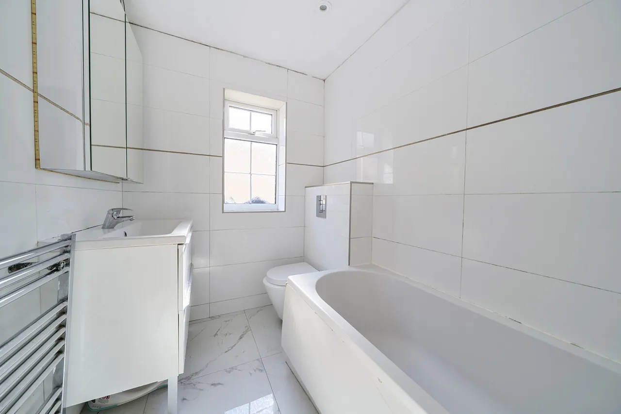 Nicholls Avenue, Hillingdon, UB8, photo 9