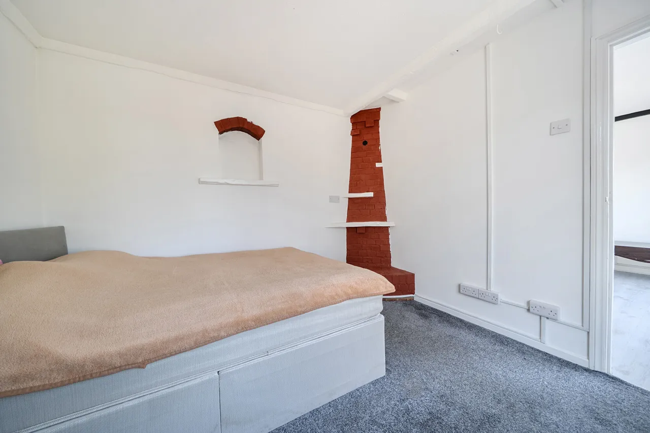Nicholls Avenue, Hillingdon, UB8, photo 14