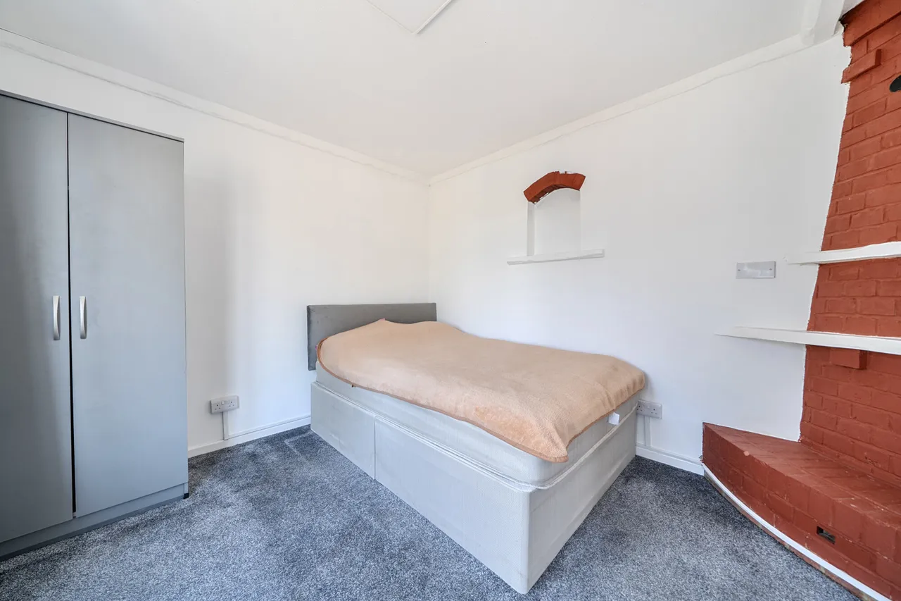 Nicholls Avenue, Hillingdon, UB8, photo 15