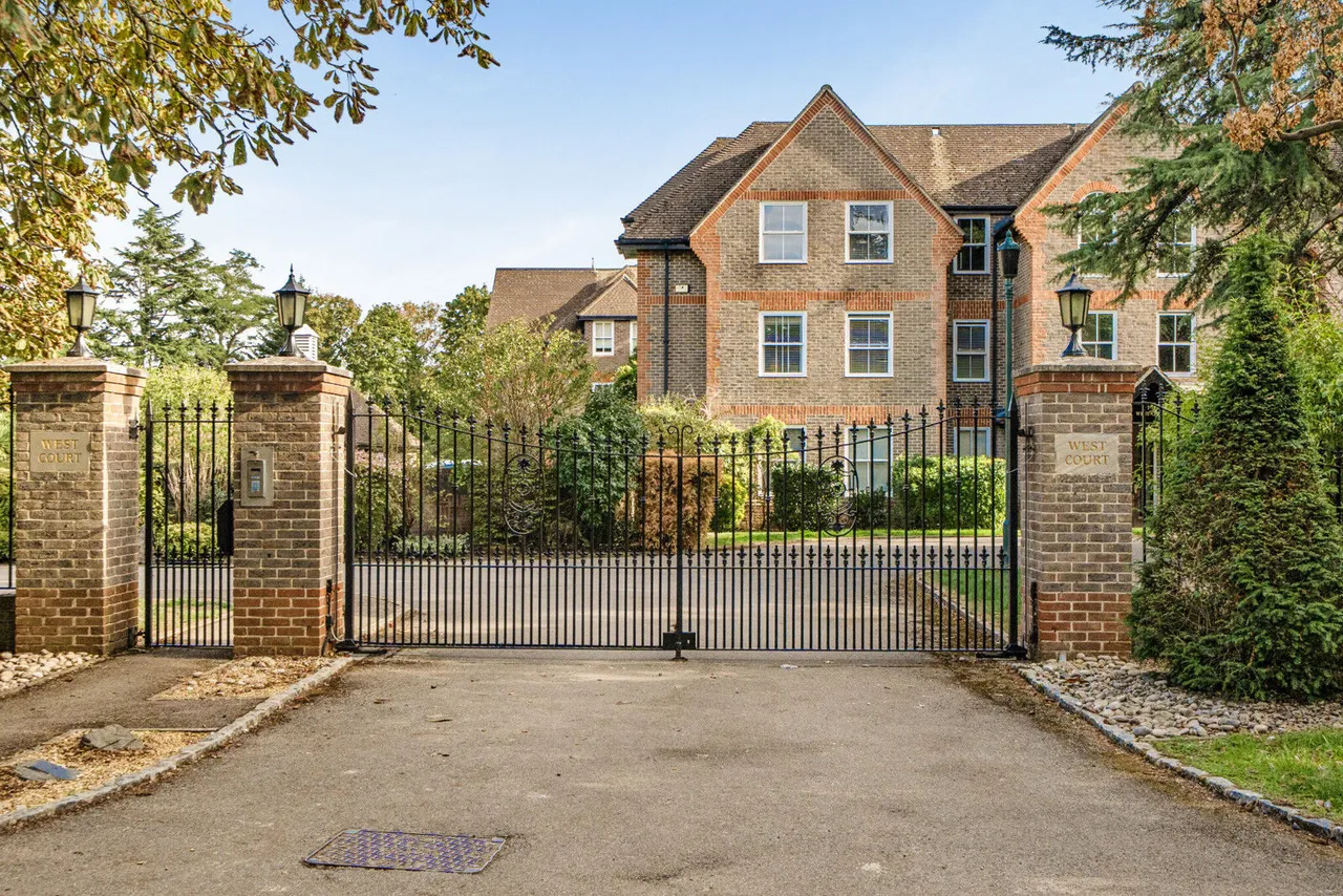 2 bed flat for sale, West Drive, Sonning, RG4