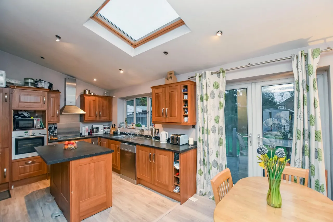 Crofton Avenue, Timperley, WA15, photo 2
