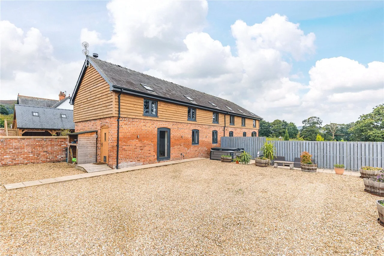 3 bed house for sale, Llandinam, Powys