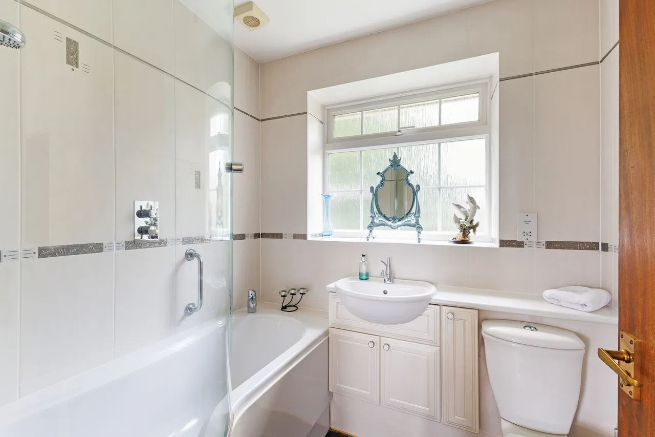 Park Street, Horsham, RH13, photo 9