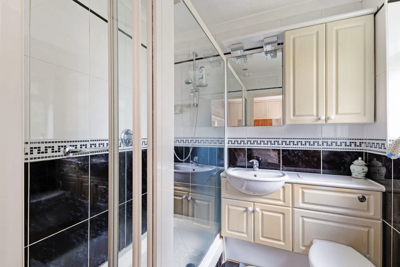 Park Street, Horsham, RH13, photo 11