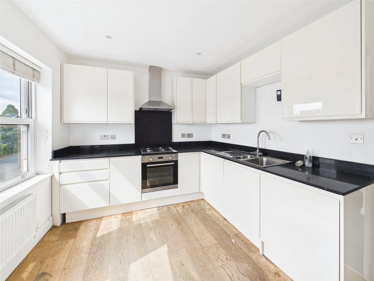 Upper Sunbury Road, Hampton, TW12, photo 3