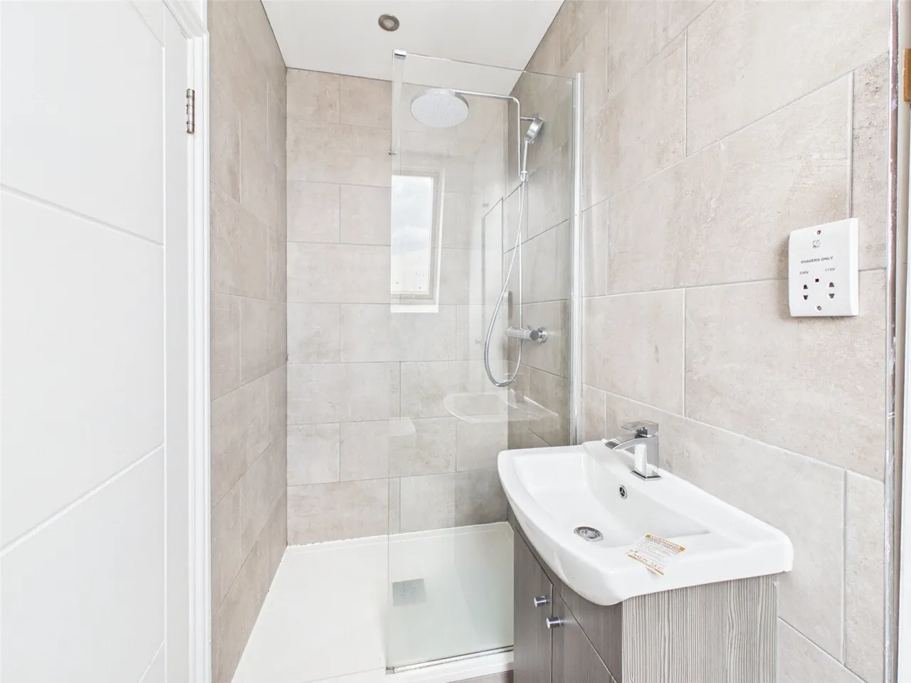 Upper Sunbury Road, Hampton, TW12, photo 12