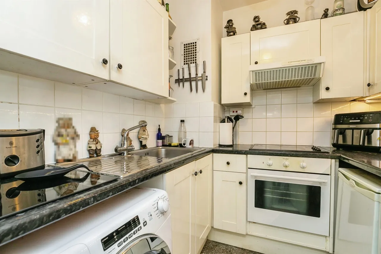 Marine Court, St. Leonards-On-Sea, photo 3