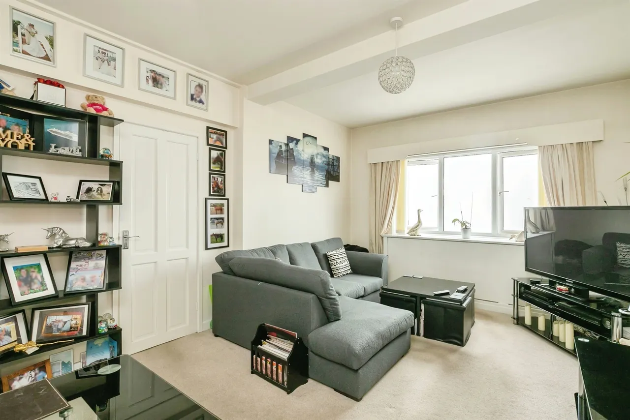 Marine Court, St. Leonards-On-Sea, photo 2