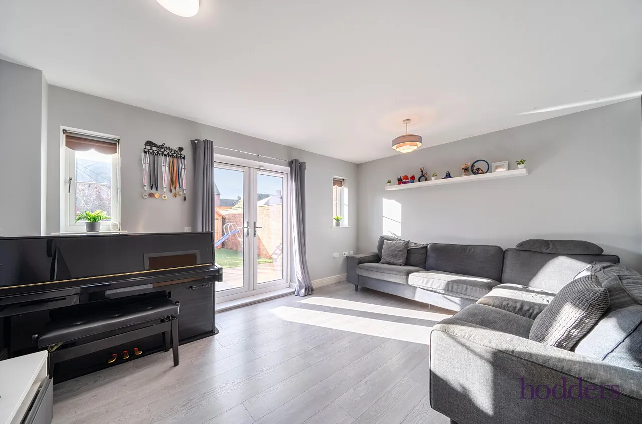St. Anns Mews, Chertsey, KT16, photo 2