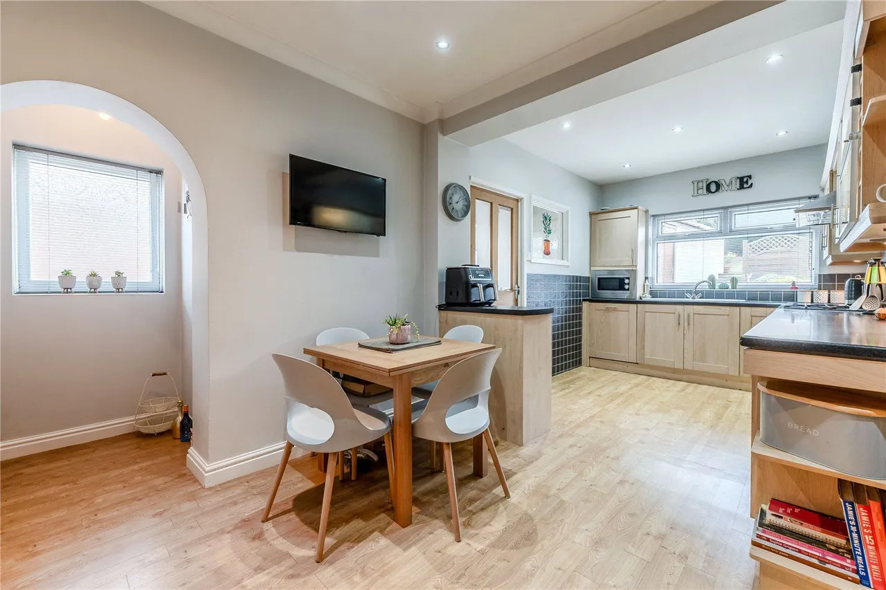 Tinshill Road, Leeds, LS16, photo 11