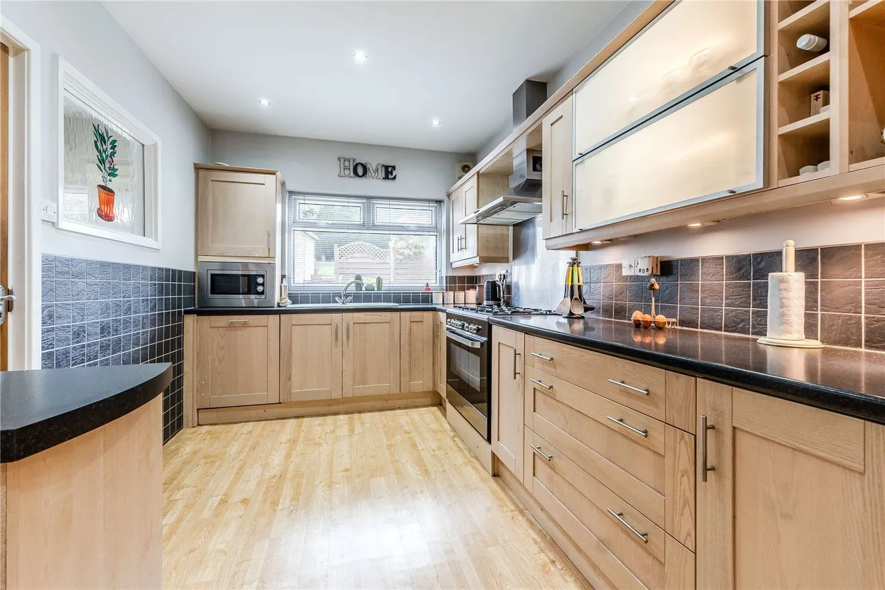 Tinshill Road, Leeds, LS16, photo 2