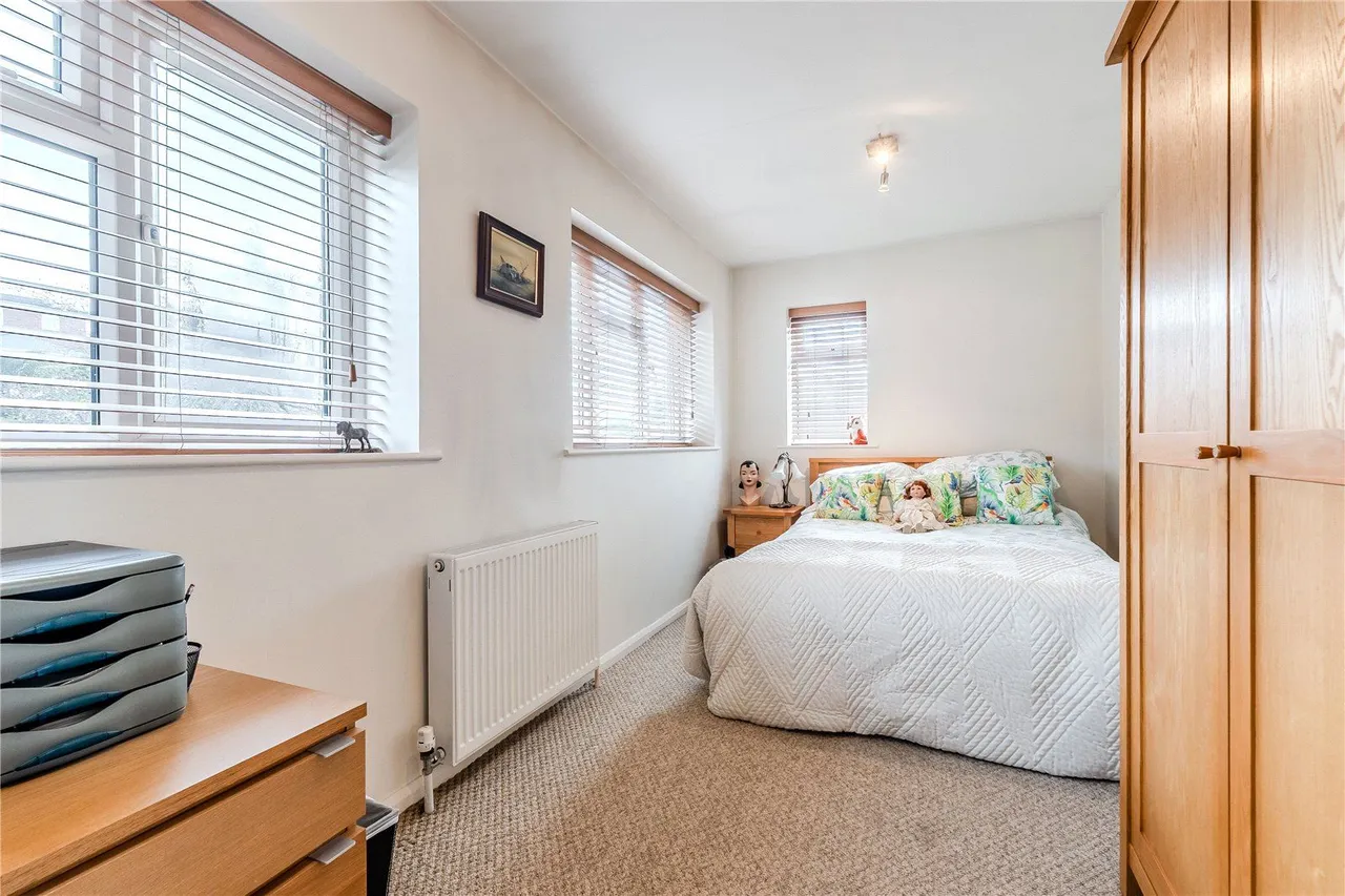 Tinshill Road, Leeds, LS16, photo 13