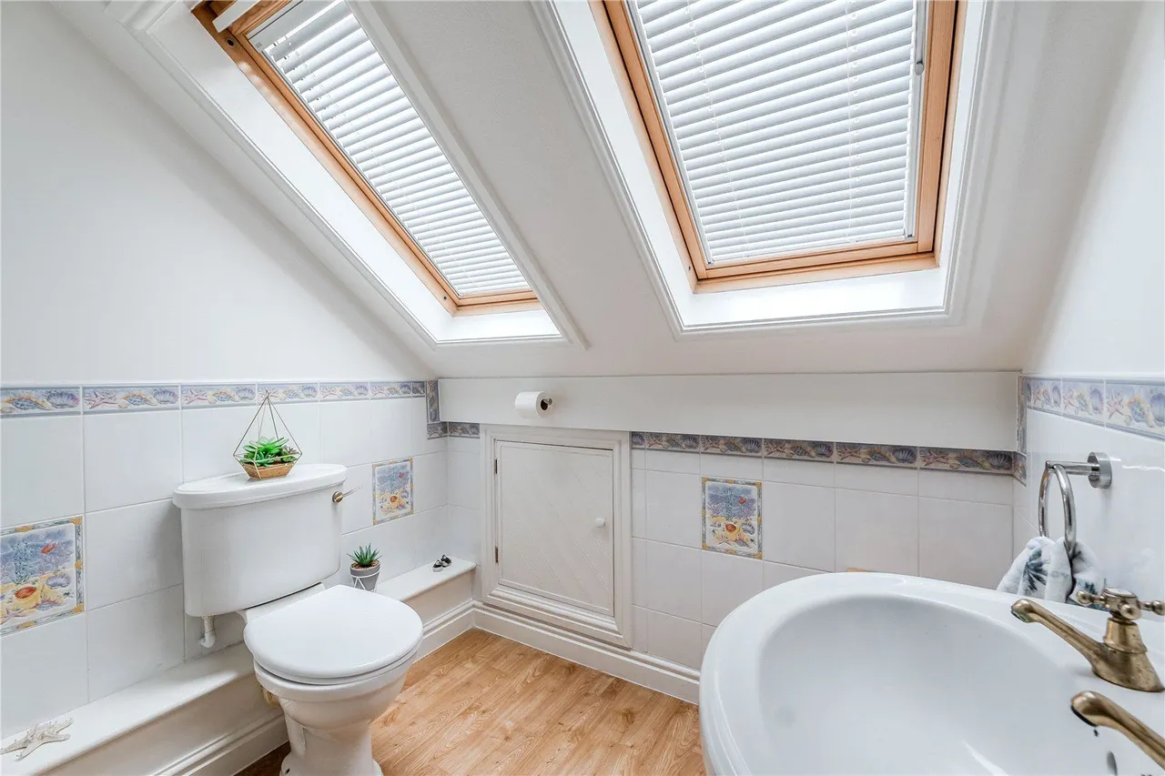 Tinshill Road, Leeds, LS16, photo 16