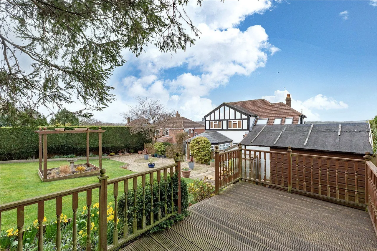 Tinshill Road, Leeds, LS16, photo 9