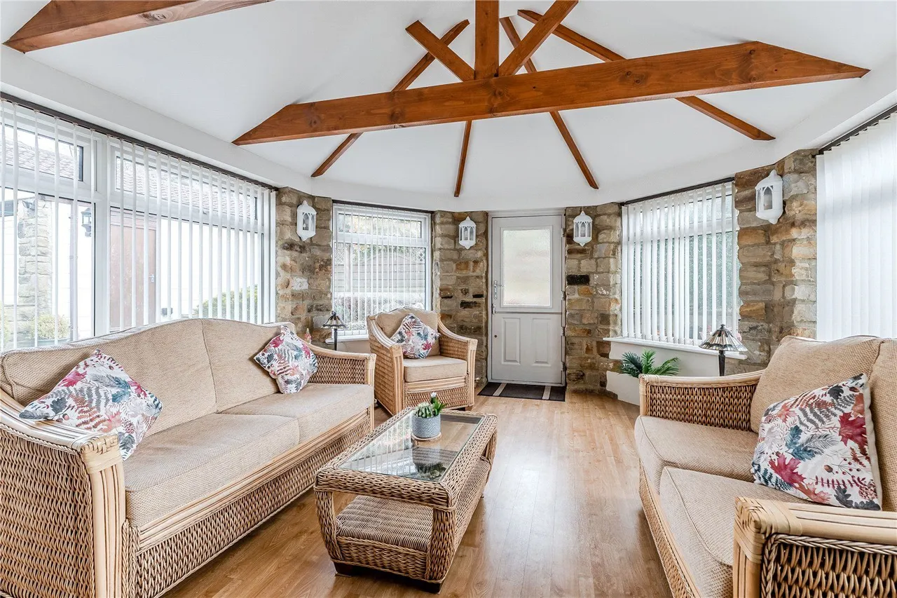 Tinshill Road, Leeds, LS16, photo 5