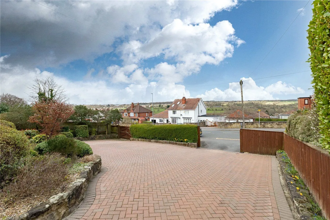Tinshill Road, Leeds, LS16, photo 17
