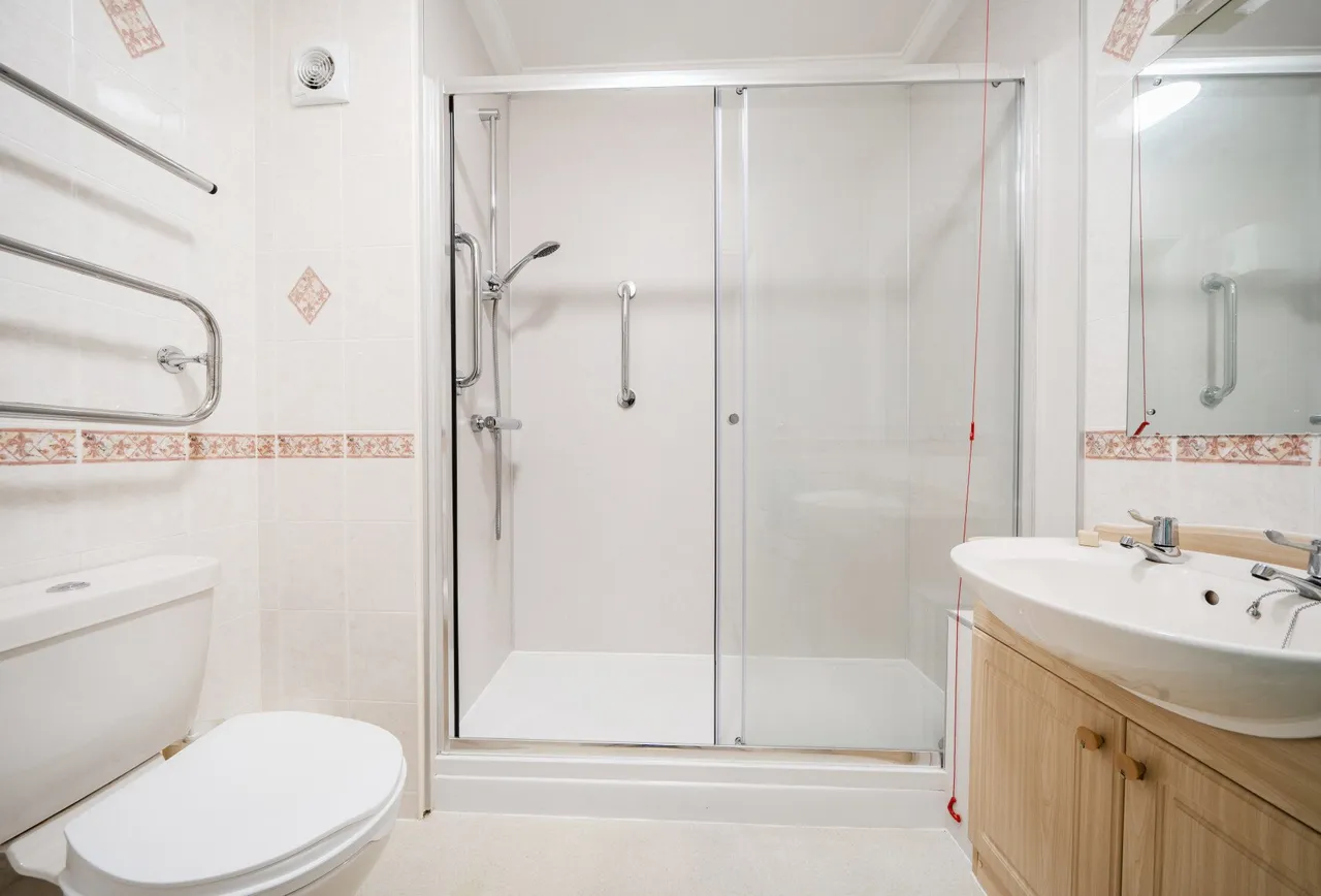 Lefroy Court, Gloucestershire, Talbot Road, GL51 6QA, photo 2