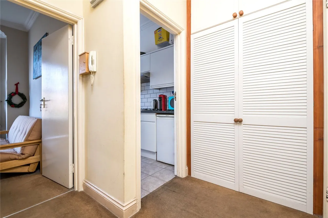 Effra Road, London, SW2, photo 8