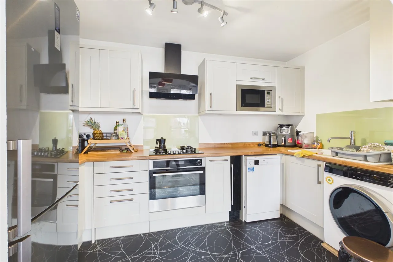 2 Westwell Road Approach, London, SW16 5GY, photo 3