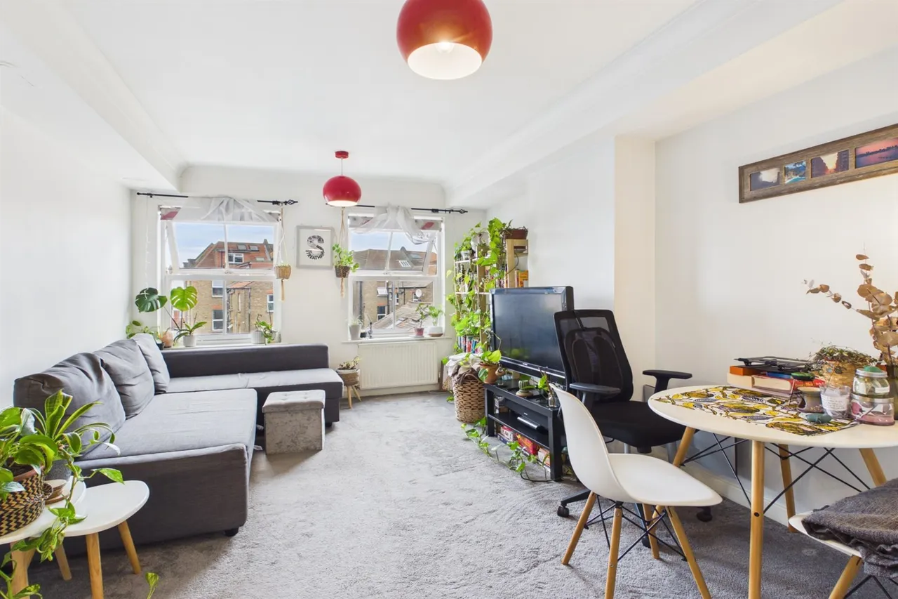 2 Westwell Road Approach, London, SW16 5GY, photo 2