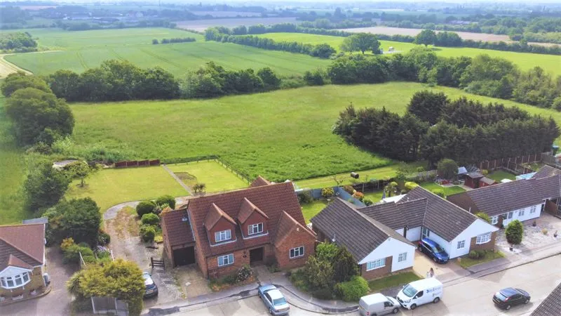Highcliff Crescent, Rochford, Essex, SS4 3HN, photo 3