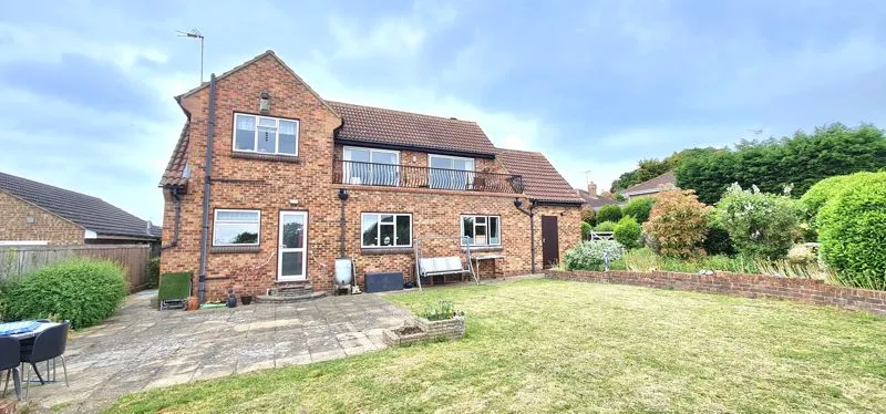 Highcliff Crescent, Rochford, Essex, SS4 3HN, photo 2