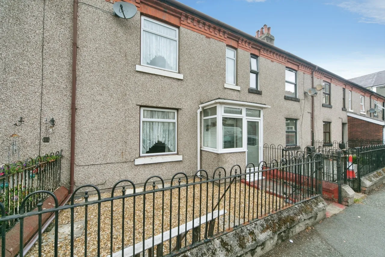 3 bed house for sale, Station Road, Bethesda, LL57