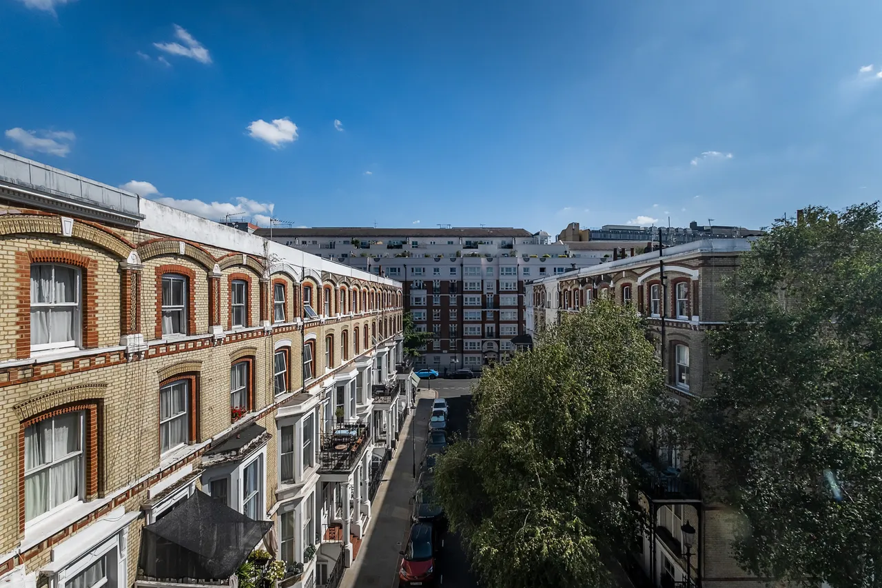 Cheniston Gardens, London, W8, photo 2