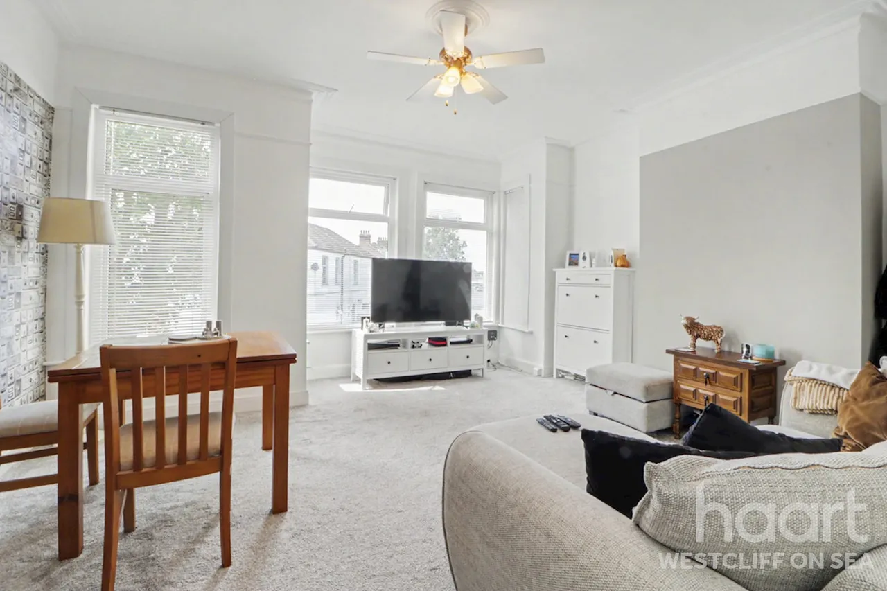 2 bed flat for sale, Hamlet Court Road, Westcliff-On-Sea, SS0