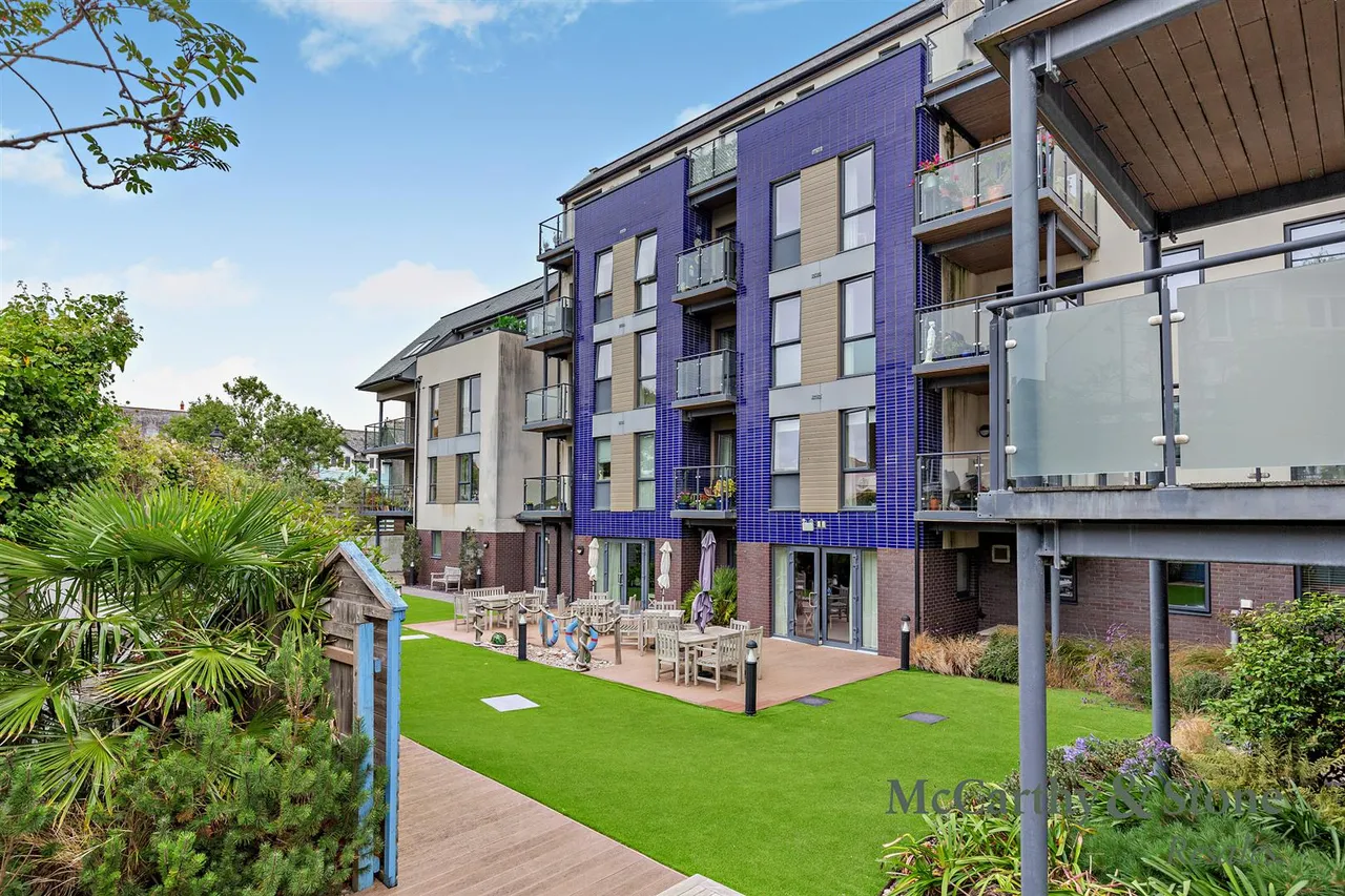 1 bed flat for sale, Bar Road, Falmouth, TR11