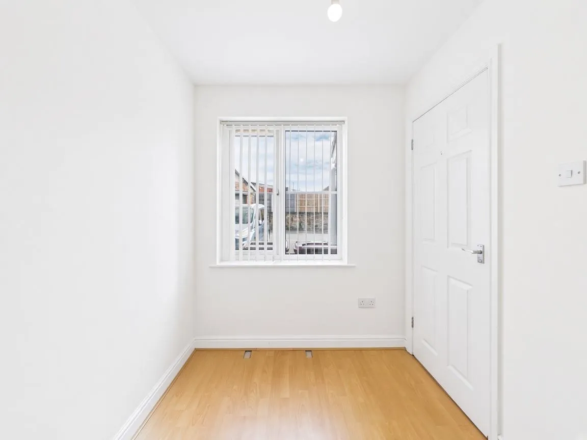 Alexander House, Prescot, L34, photo 7