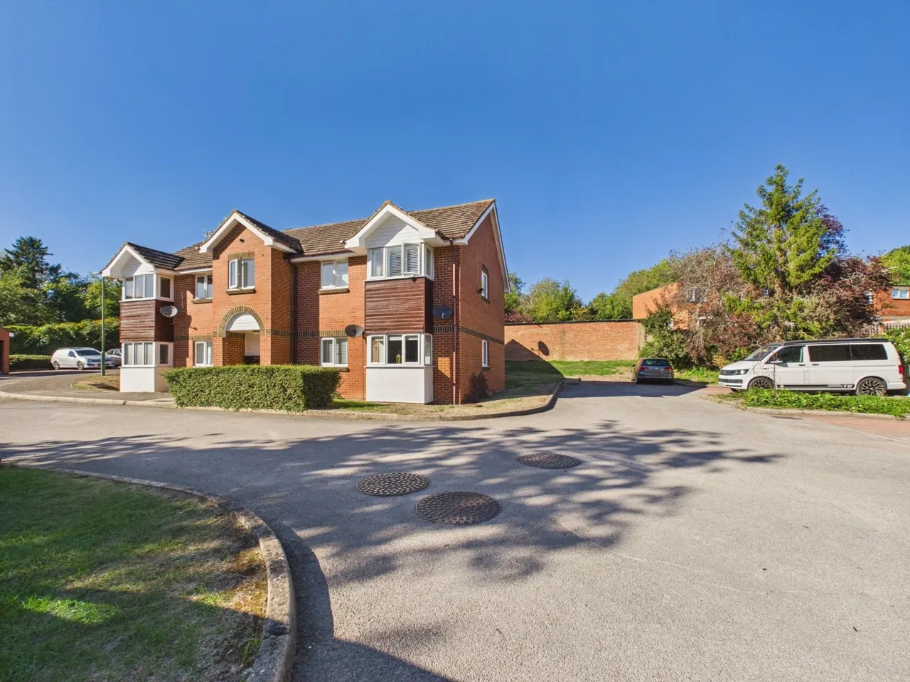 Sycamore Close, Bourne End, SL8, photo 3