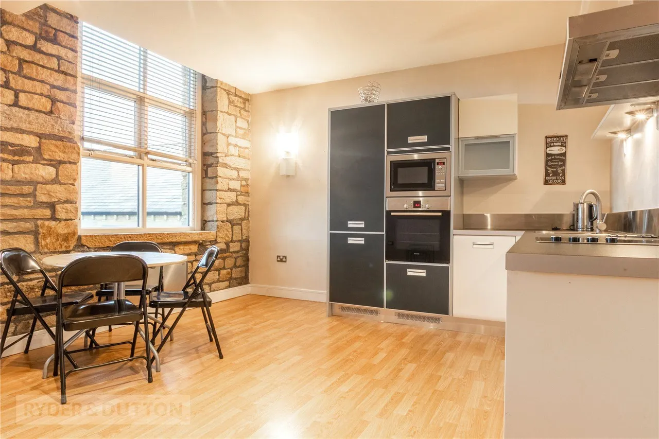 Firth Street, Huddersfield, HD1, photo 2