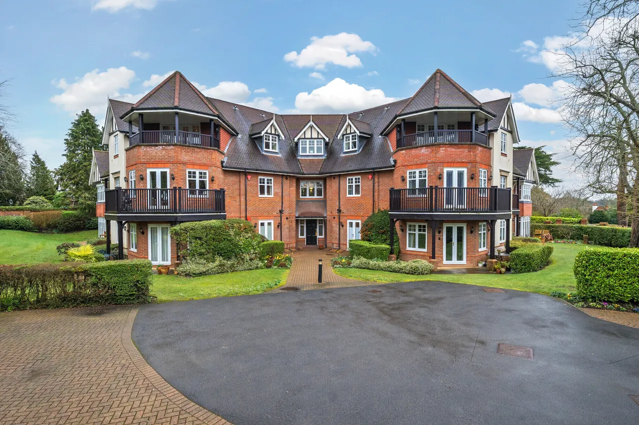 3 bed flat for sale — Heritage Gate, Gerrards Cross, SL9