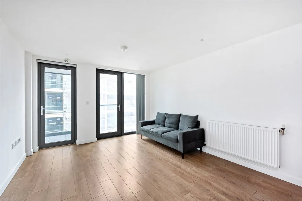 1 bed flat to rent, Waterside Way, London, N17