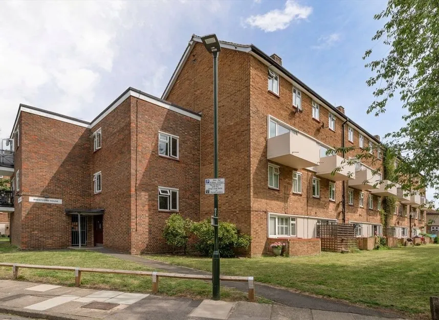 2 bed flat for sale, Haggard Road, Twickenham, TW1