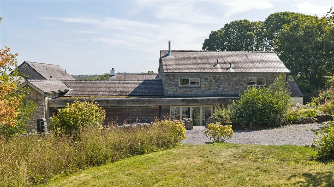 4 bed property for sale, Mynydd Bodafon, Llannerch-y-Medd, LL71