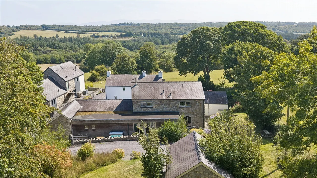 Mynydd Bodafon, Llannerch-y-Medd, LL71, photo 21