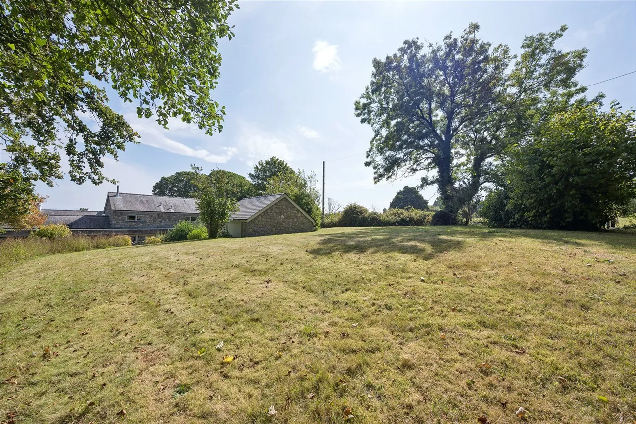 Mynydd Bodafon, Llannerch-y-Medd, LL71, photo 19