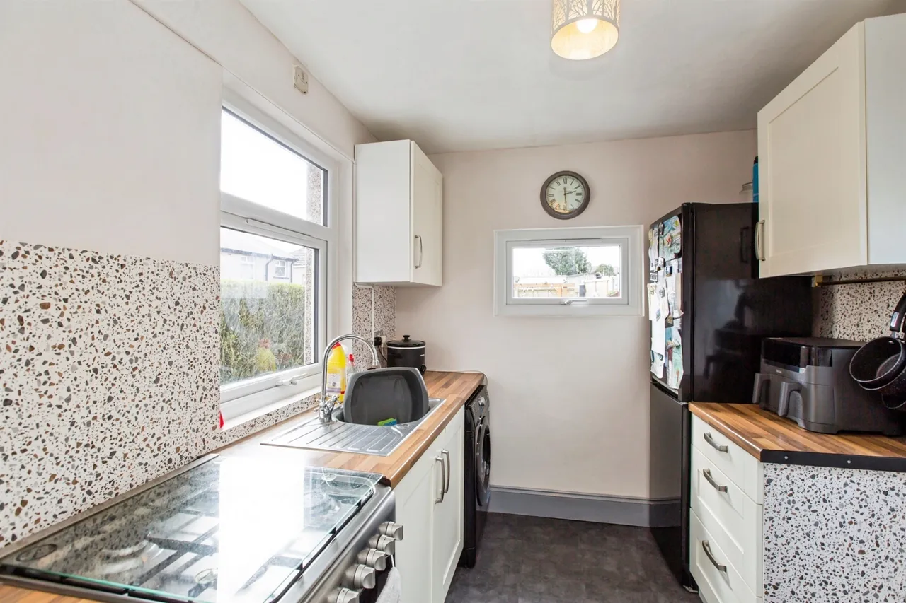 Brighouse Road, Queensbury, Bradford, photo 5