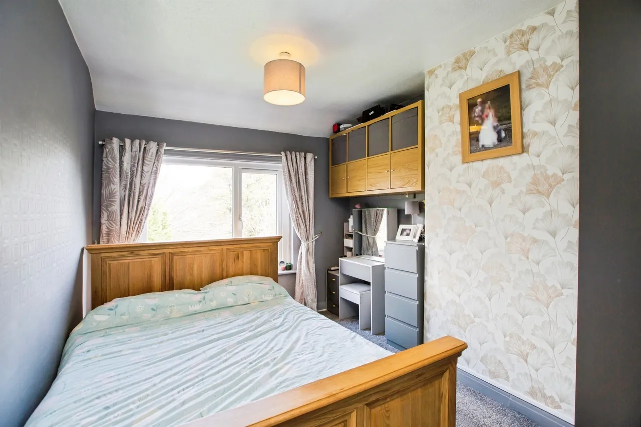 Brighouse Road, Queensbury, Bradford, photo 10