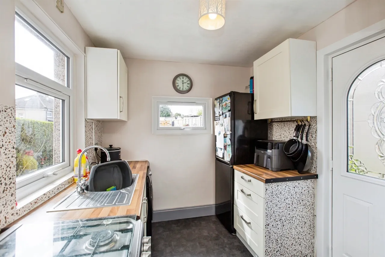 Brighouse Road, Queensbury, Bradford, photo 6