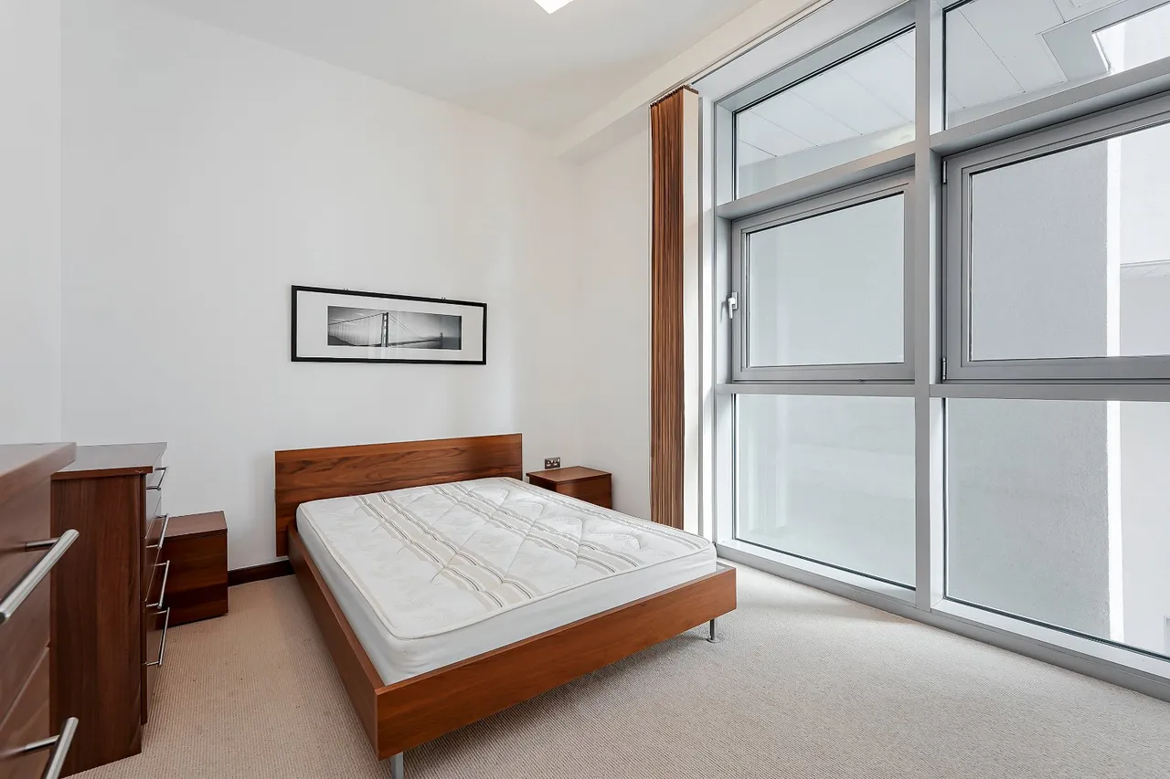 Bridges Court Road, London, SW11, photo 3